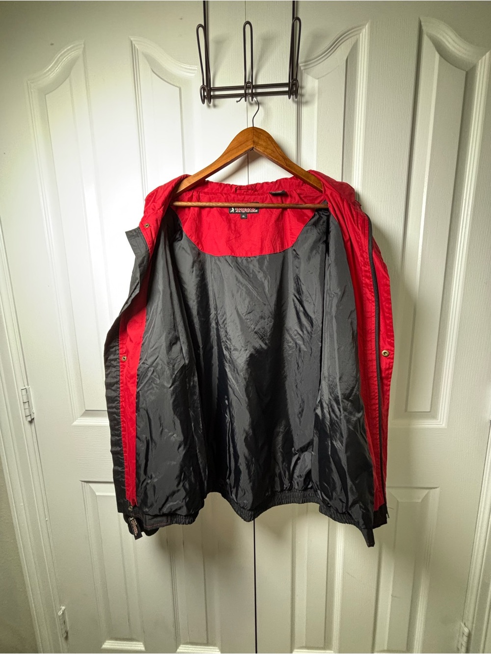PGA TOUR XL Black & Red Convertible Windbreaker Jacket – Detachable Sleeves - Picture 6 of 12